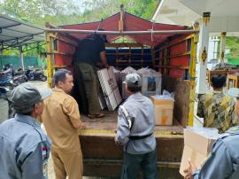 LOGISTIK PEMILU KADA, DI PPS KARANGWUNI DI DISTRIBUSIKAN